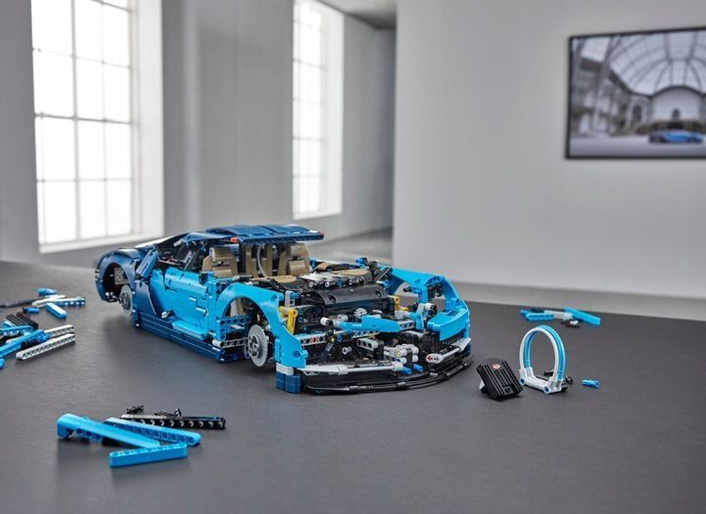 LEGO Technic Bugatti Chiron 42083