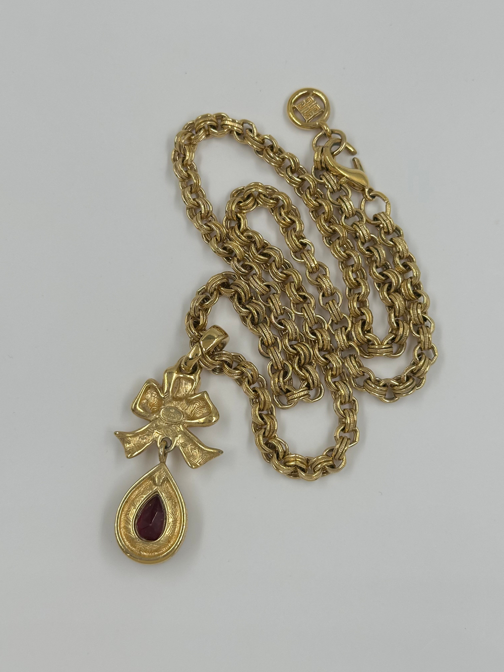 Кулон с кристаллом Givenchy