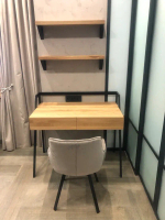 Письменный стол из массива дерева с металлическим каркасом