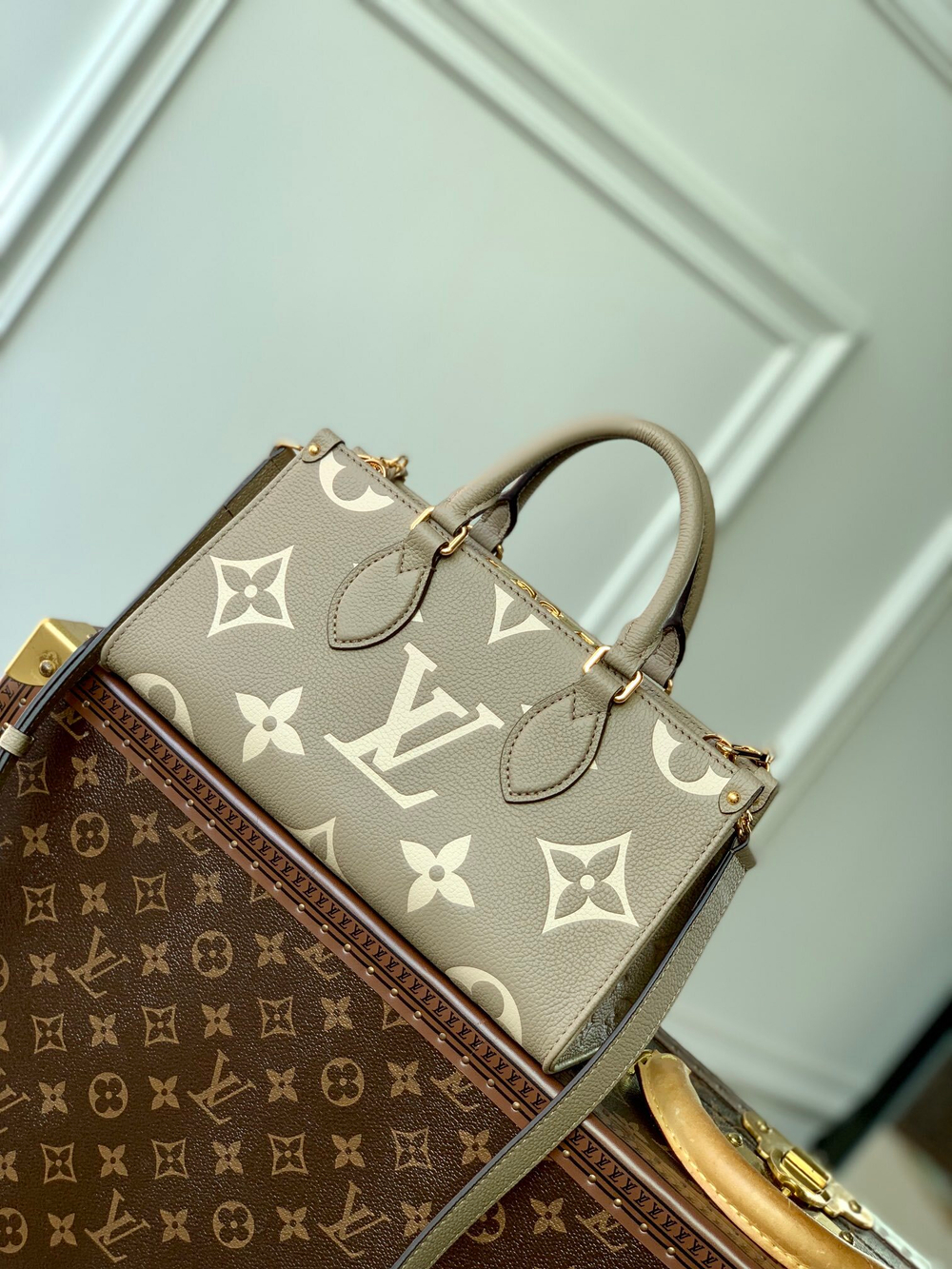 Louis Vuitton Onthego East West