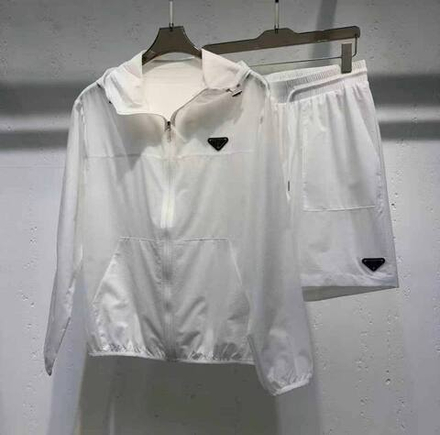 Прогулочный костюм Prada