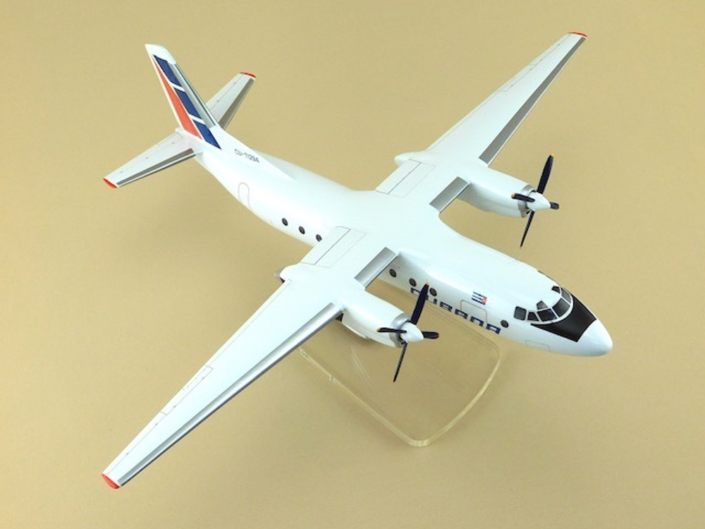 Модель самолета Ан-24 (М1:72, CUBANA)