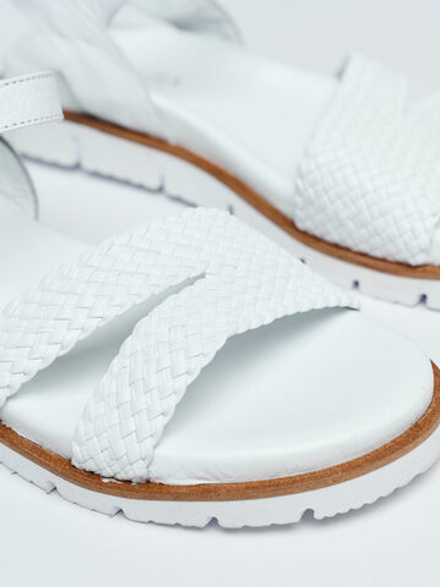 Сандали белые