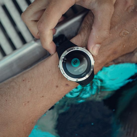 Спортивные смарт часы Suunto Spartan Trainer Wrist HR Steel SS023425000