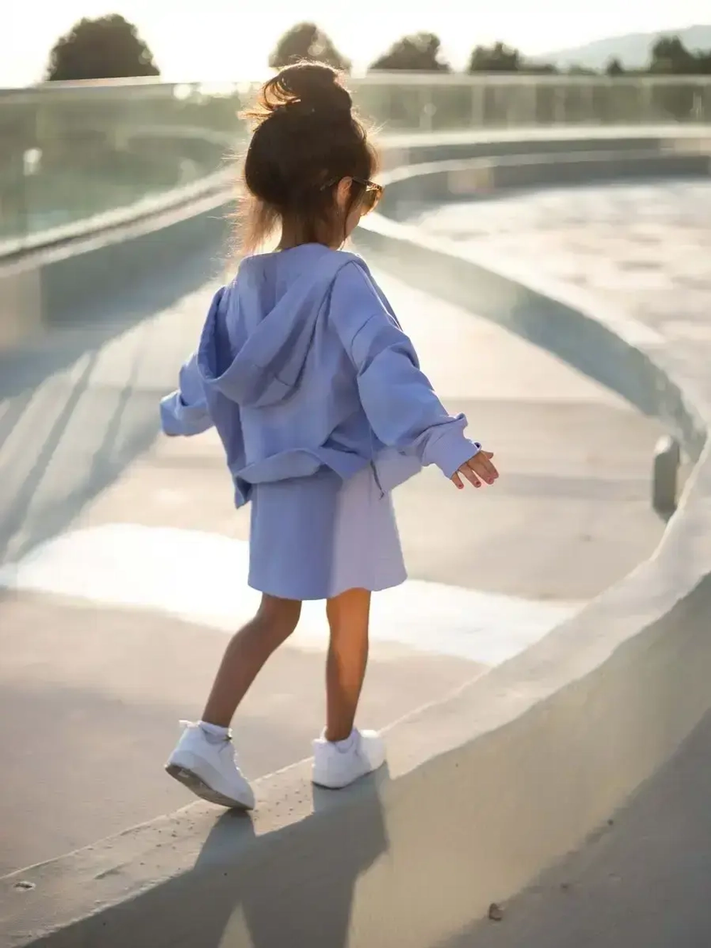 Костюм спортивный для девочки, худи, футболка и юбка