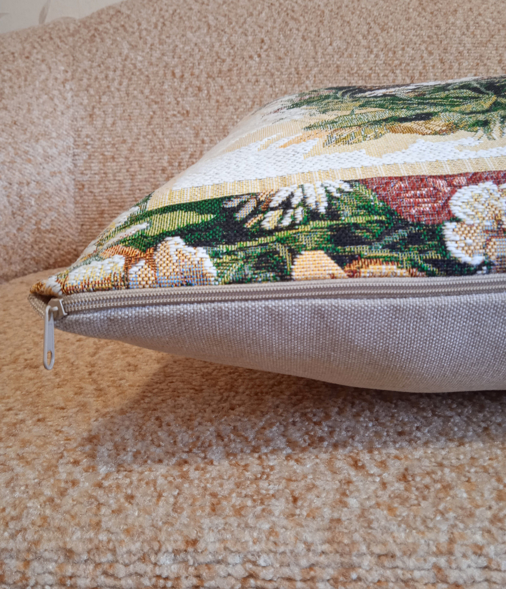 Декоративный гобеленовый чехол для интерьерной подушки Зайчонок 47*47