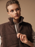 V0442-8100 Жилет шоколадный dbr