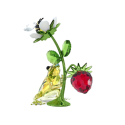 IDYLLIA:FROG BEE AND STRAWBERRY