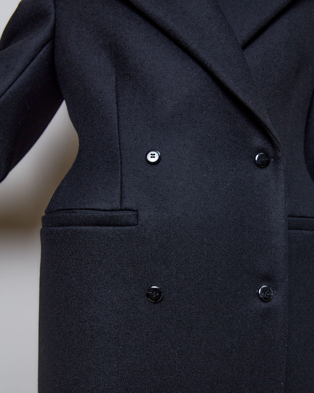 Пальто с формообразующими бедрами из шерсти Гуччи черный