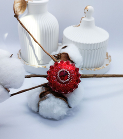 Брошь ручной работы из бисера и страз, кристаллов. / подарок любимой, маме, коллеге, подруге / бижутерия / оригинальный подарок /