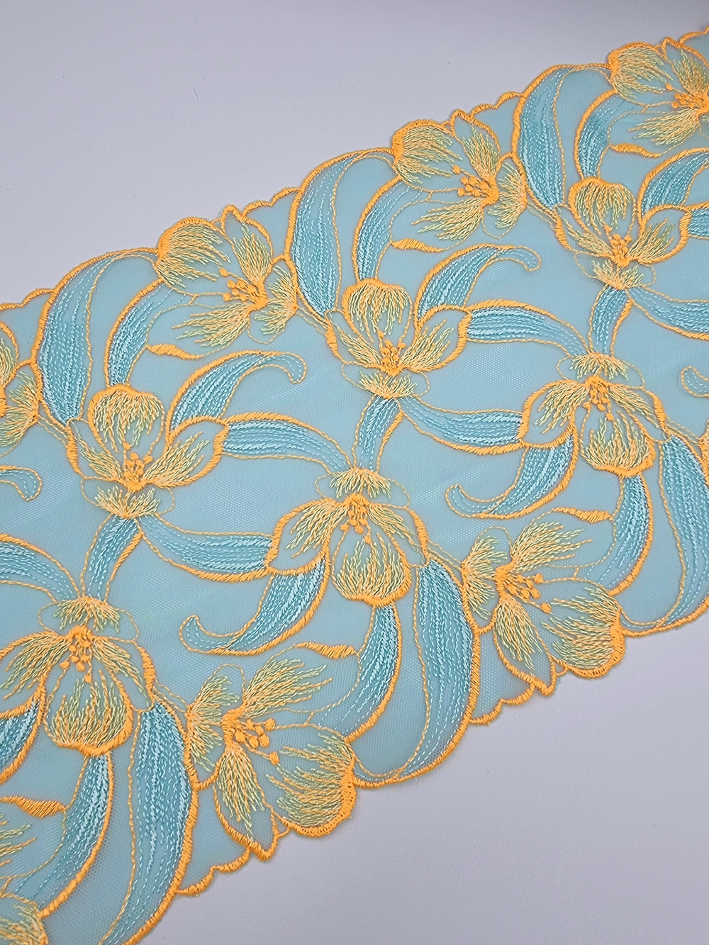 Вышивка на сетке среднеэластичная Мятно-бирюзовый/оранжевый К717 левая