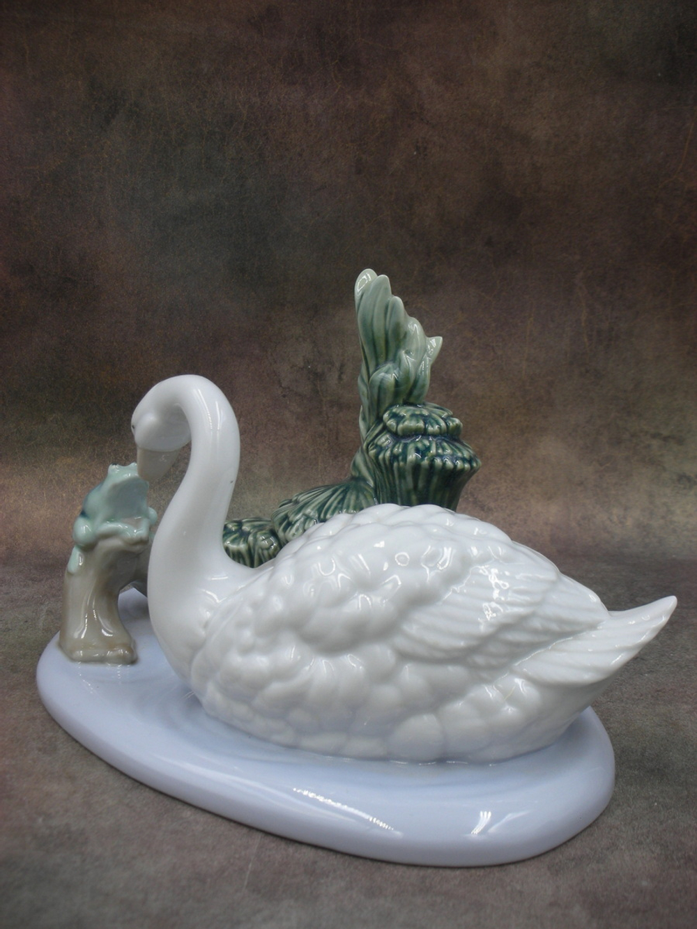 Статуэтка. Фарфор. Друзья на озере. NAO. Испания