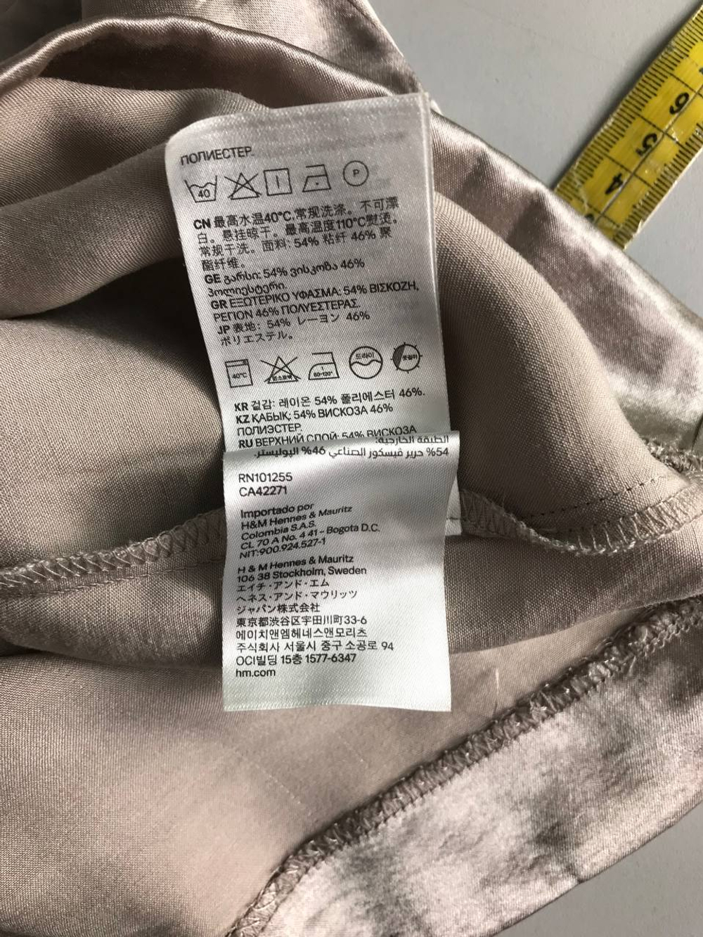 Топ H&M с атласным блеском, маркировка 34, визуально на 40 размер