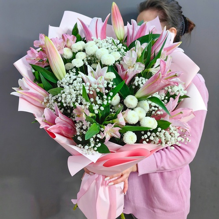 Авторский букет с лилиями