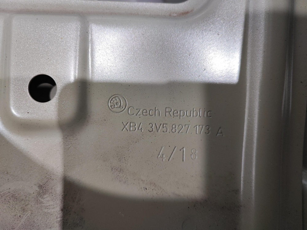 Крышка багажника Skoda Superb 3 15-19 Б/У Оригинал 3V5827173A