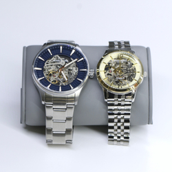 Подарочный комплект Kenneth Cole: мужские и женские часы