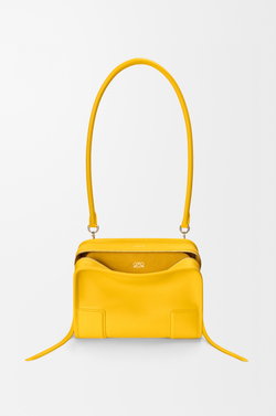 Loewe Маленькая сумка Amazona 180 из мягкой телячьей кожи, желтый