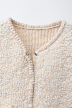 ZARA ВЯЗАНЫЙ ЖИЛЕТ С ИСКУССТВЕННОЙ ОВЧИНОЙ И ЦВЕТОЧНОЙ ВЫШИВКОЙ, ЭКРЮ