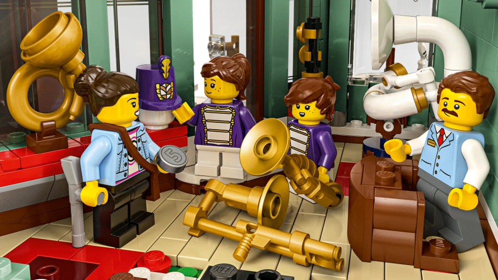 Конструктор LEGO Icons 11371 Shopping Street