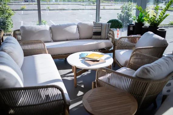 Двухместный плетеный диван Talara из массива акации