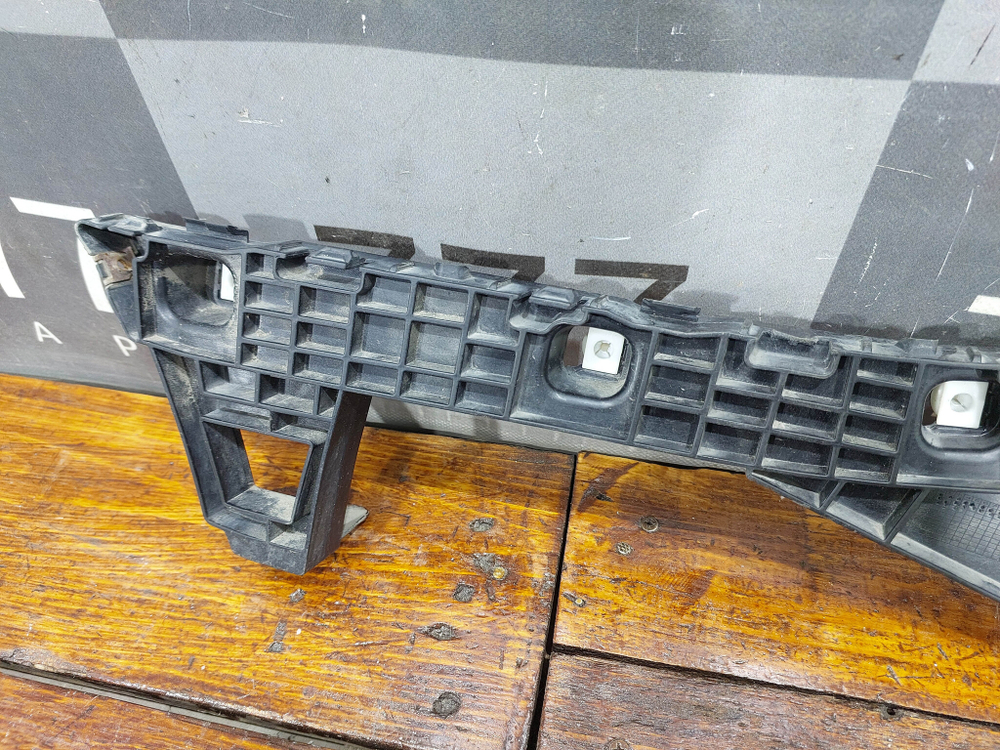 Кронштейн заднего бампера левый Kia Cerato 4 (BD) 18-21 Б/У Оригинал 86651M6000