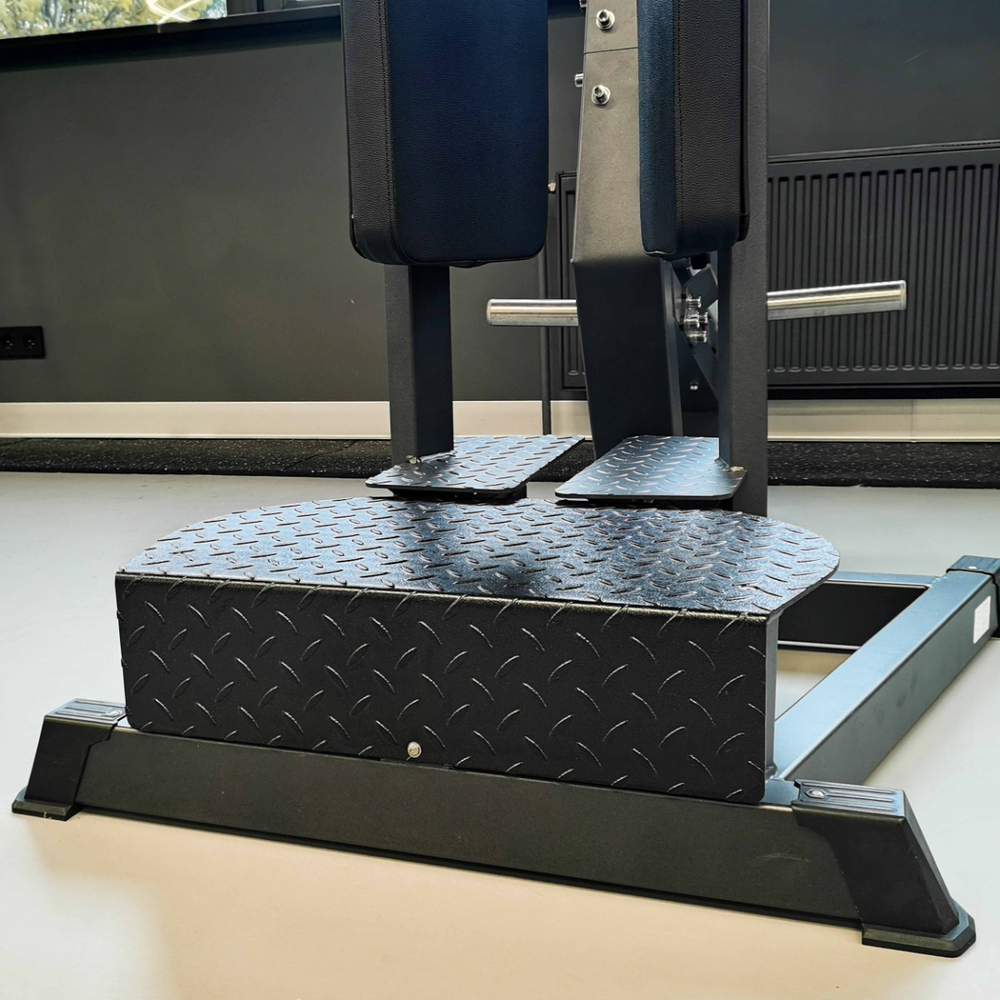 D982 Разведение ног стоя, рычаги серые*