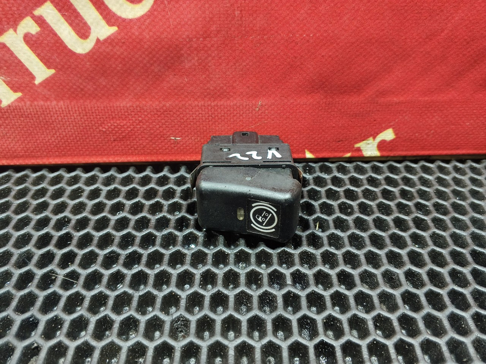 Кнопка противобуксовочной системы