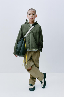 ZARA ЛЕГКАЯ КУРТКА С КАПЮШОНОМ WATER REPELLENT, ЗЕЛЕНЫЙ