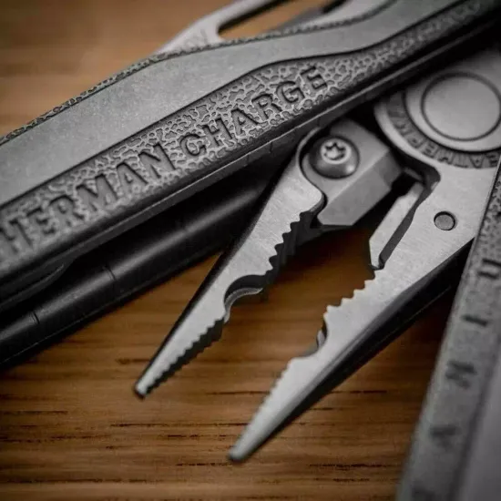 Мультитул Leatherman Charge Plus TTi 832528 титановый 19 функций