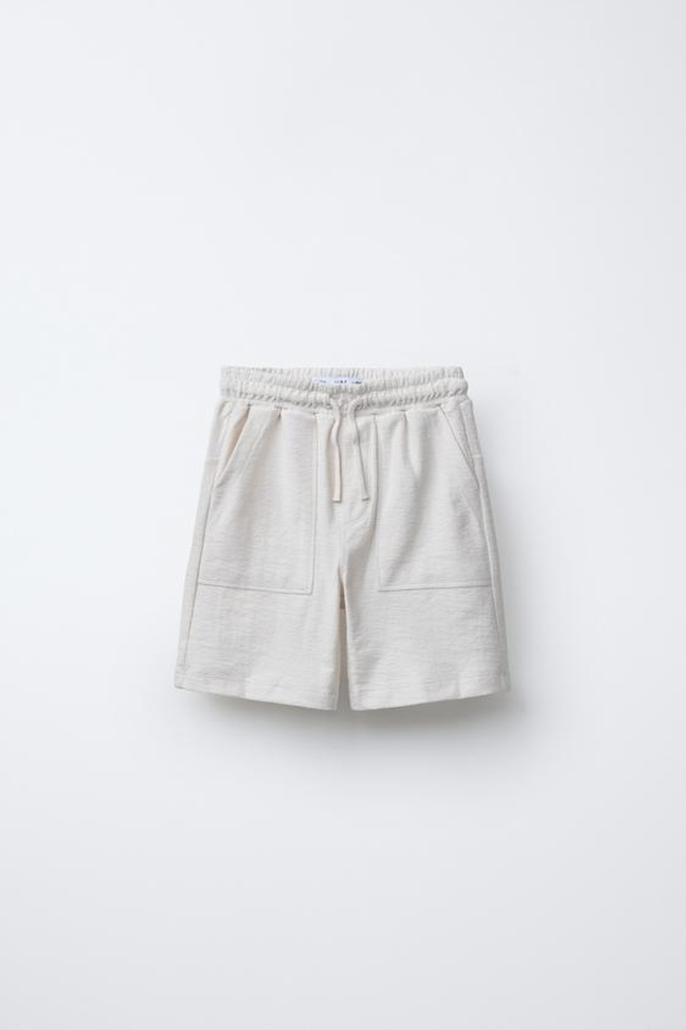 ZARA КОМПЛЕКТ ИЗ ФУТБОЛКИ И ШОРТ, ЖЕЛТОВАТО-БЕЛЫЙ