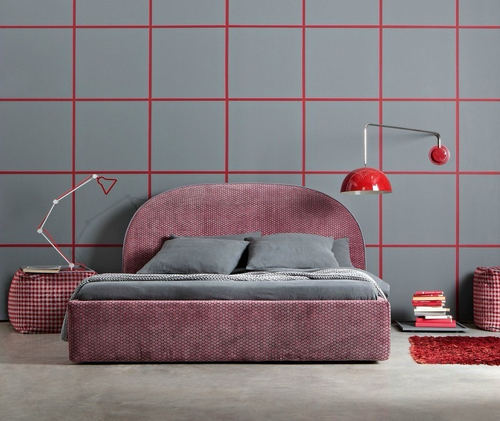 Двуспальная кровать с мягким изголовьем