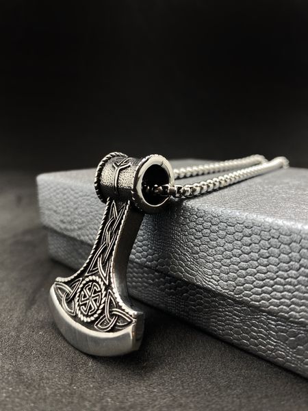 Секира Перуна — славянский оберег: сила громовержца в ваших руках