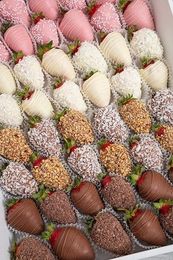 Набор клубники в шоколаде "Три шоколада" 48 шт