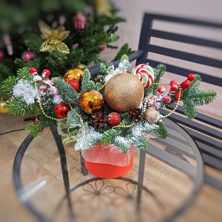 Новогодняя композиция в шляпной коробке