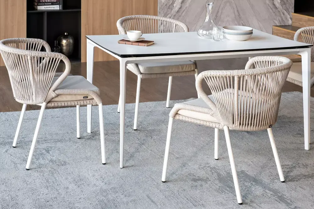 "Малага" обеденная группа на 4 персоны со стульями "Милан", каркас белый, роуп бежевый