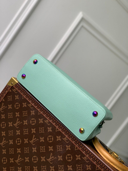 Louis Vuitton Capucines MM