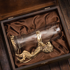 Бокал для пива "Царь Лев" в деревянной шкатулке