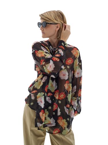 Шифоновая блузка в цветах с воротником-аскот