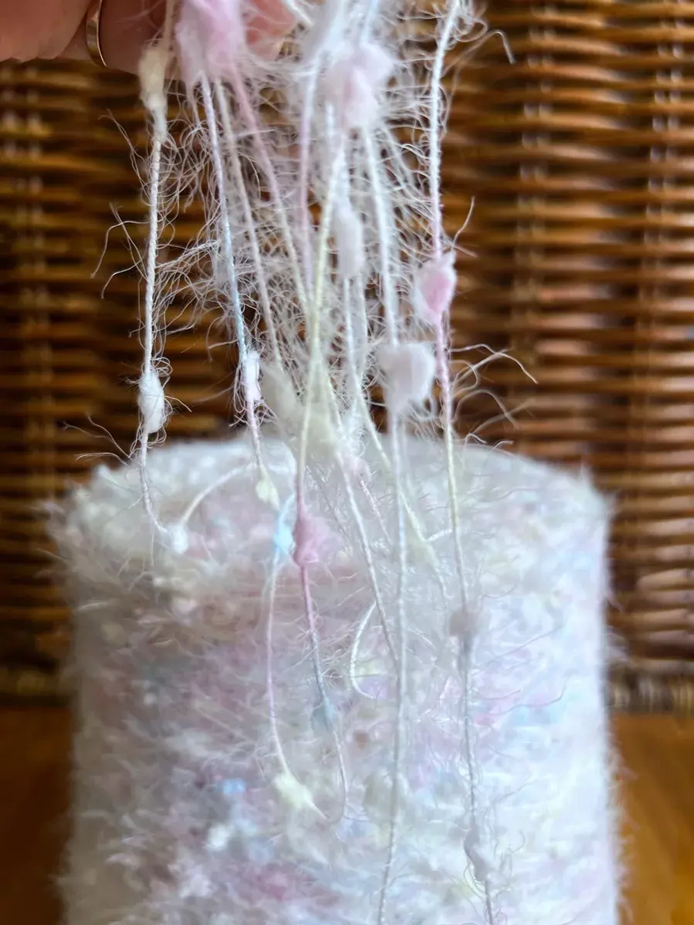 Пряжа  декоративная с ворсом и шишибриками