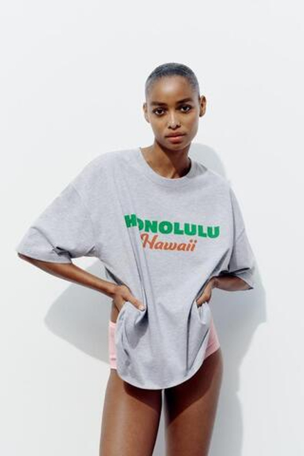 ZARA ФУТБОЛКА С НАДПИСЬЮ HONOLULU, СЕРЫЙ С МЕЛАНЖЕВЫМ ЭФФЕКТОМ