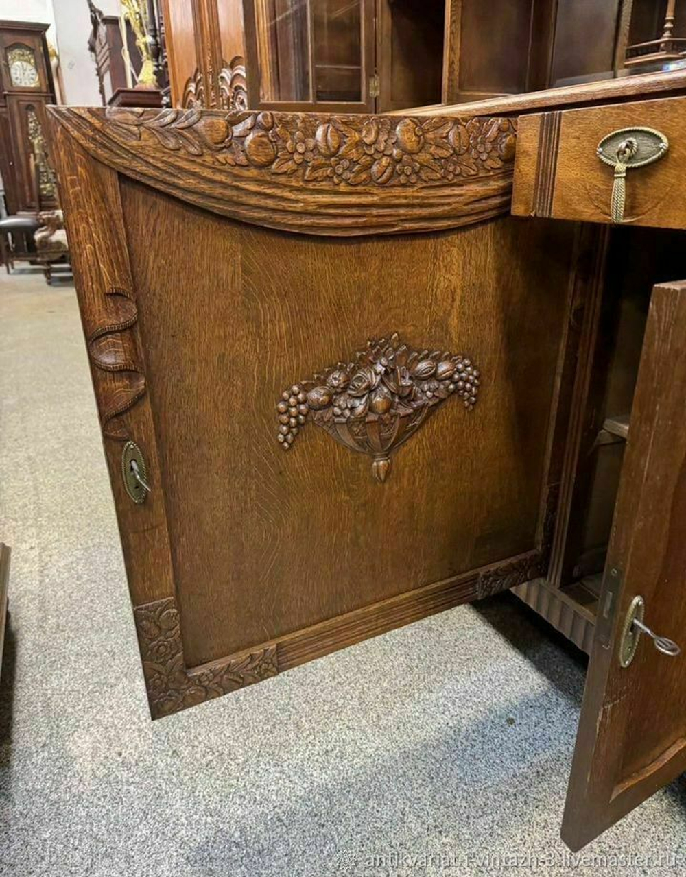 Старинный буфет