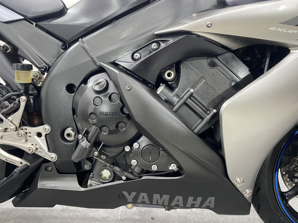 Yamaha YZF-R1 , 2004