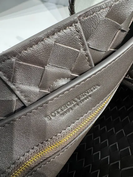 Сумка Bottega Veneta Andiamo из замши