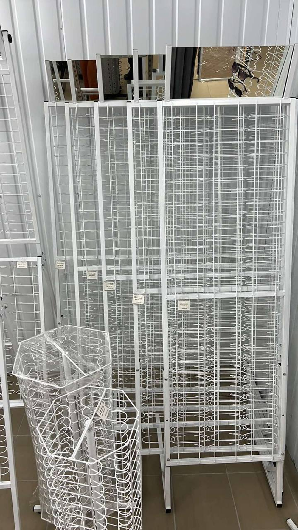 Стенд для очков 90 мест