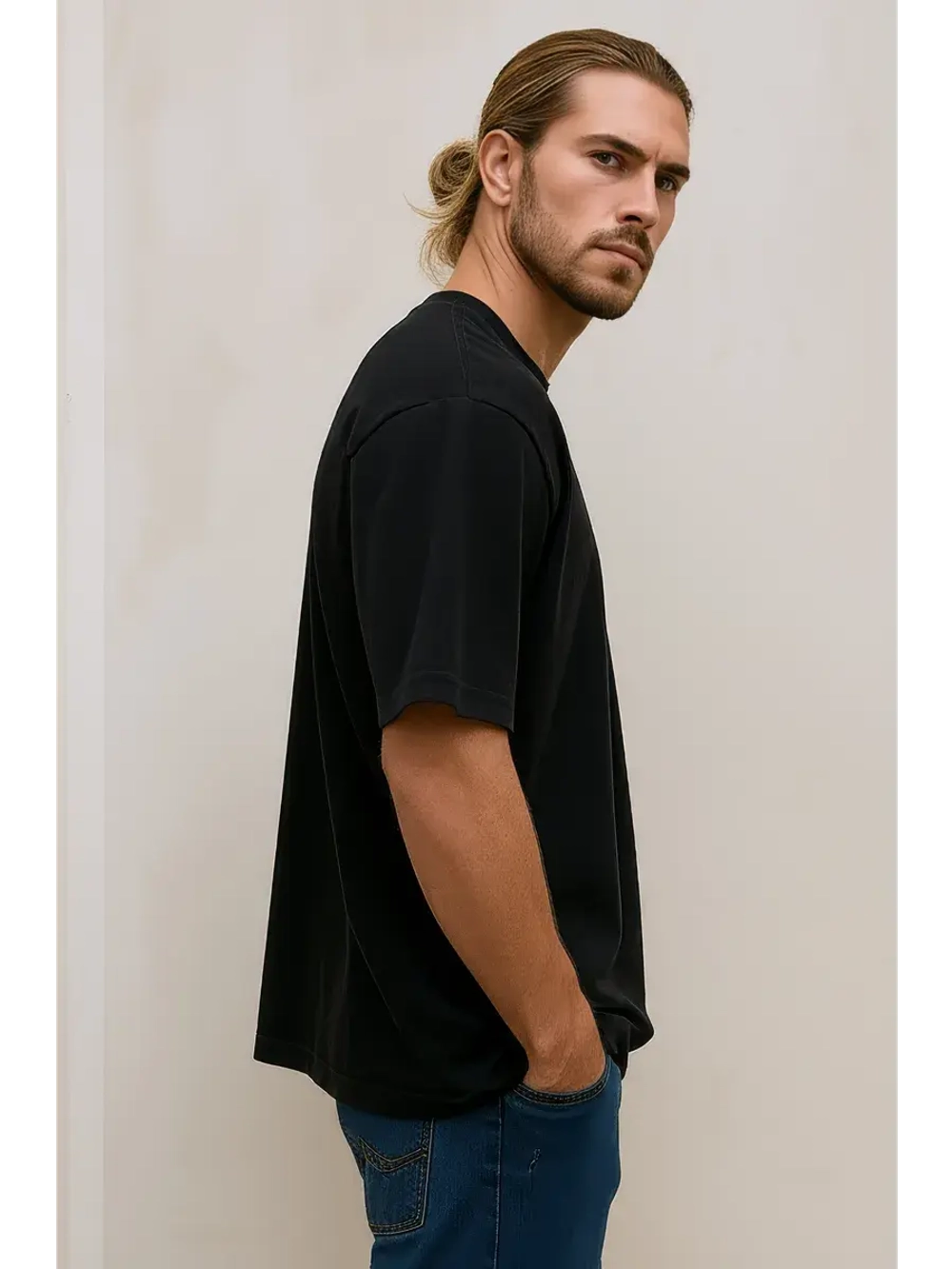 Футболка черная оверсайз с принтом на спине