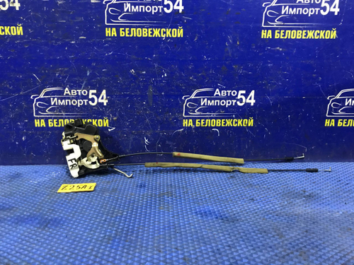 Замок двери передней правой MITSUBISHI COLT 2003