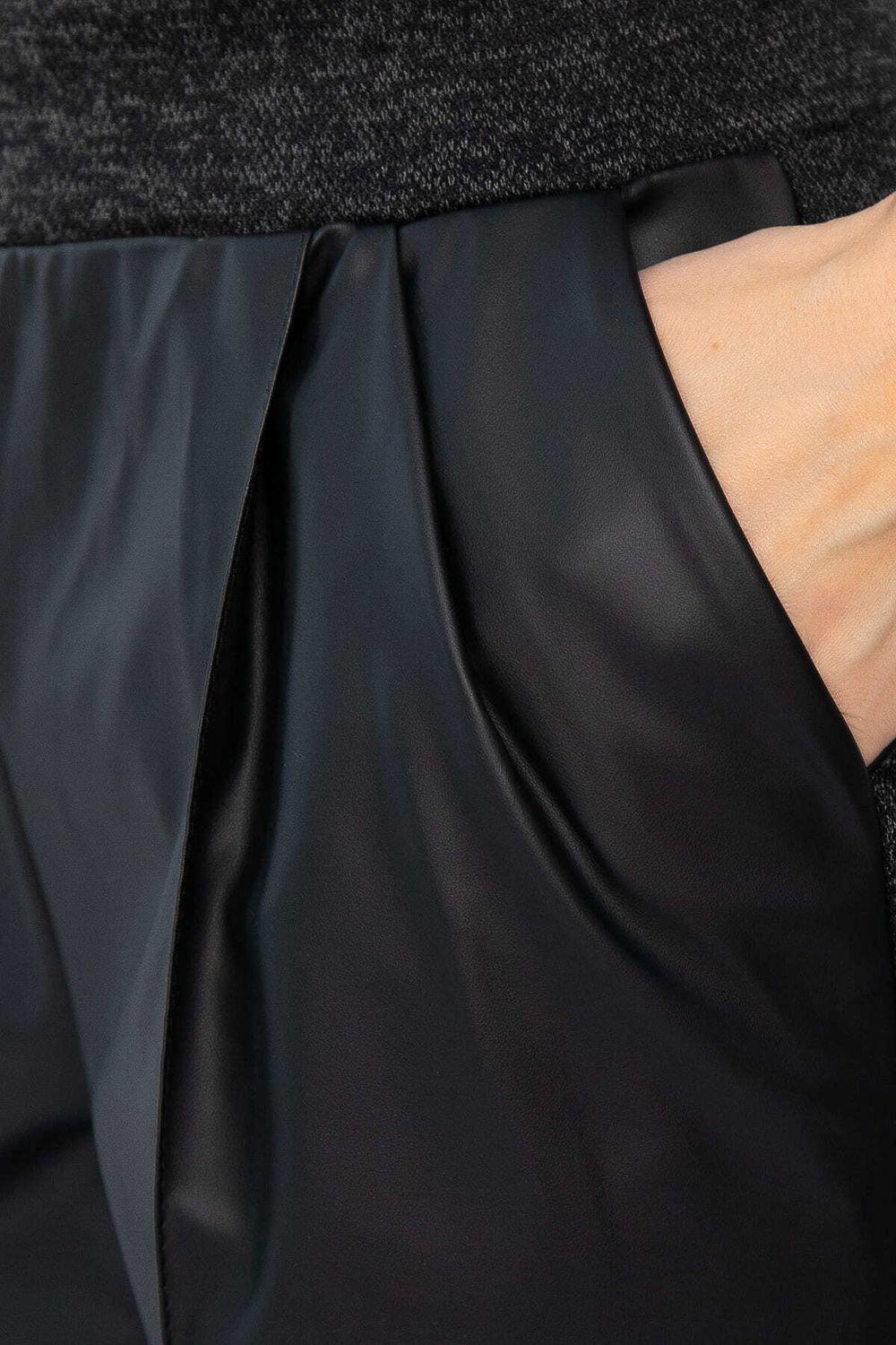 Брюки с кожаной вставкой Дарнель (черные) Б14349-10М LT Collection