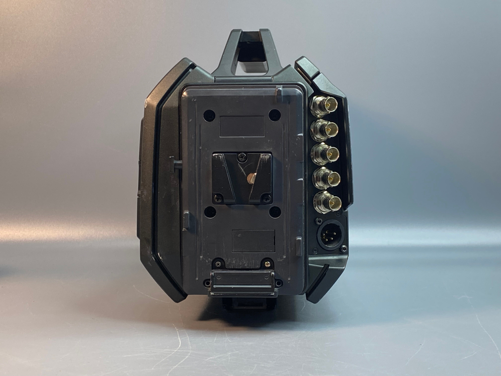 Blackmagic URSA Cine 12K LF Body Canon EF Не включается