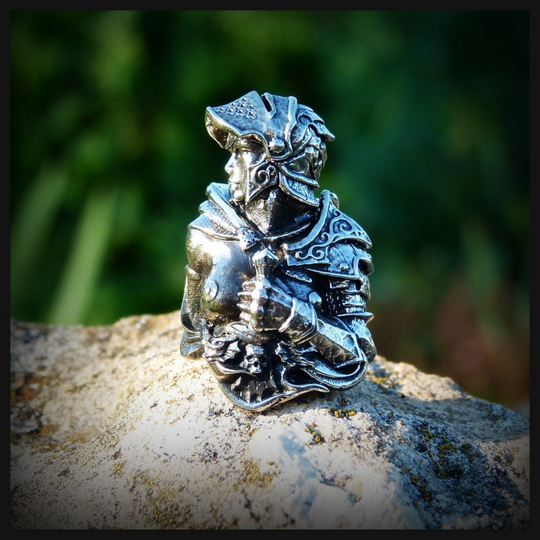 Бусина "Воительница" для темляков или браслетов мельхиор