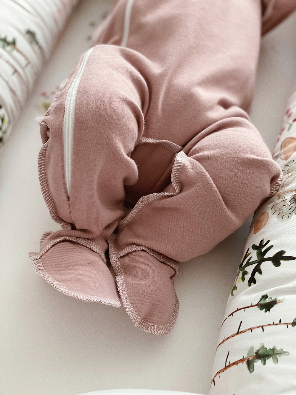 Комбинезон Mjölk Sleep and Play Desert Rose, швы наружу